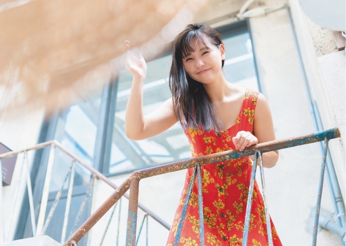 本郷柚巴 まぶしいボインの水着グラビア画像！