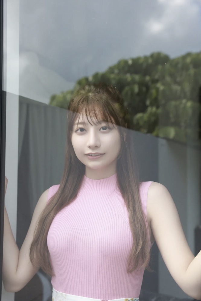 鈴木優香 ちょっと脱ぎすぎ水着グラビア画像！