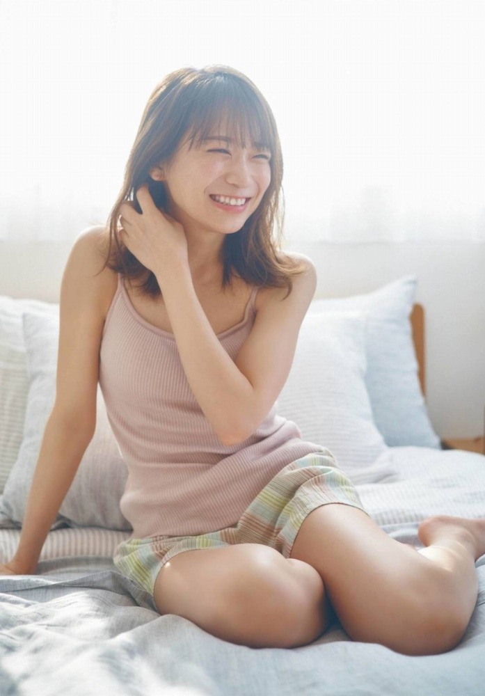 秋元真夏 激かわな水着・ランジェリー画像！