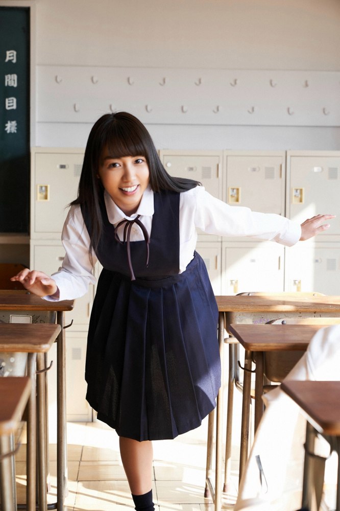 黒木ひかり むっちりバストの水着グラビア画像！