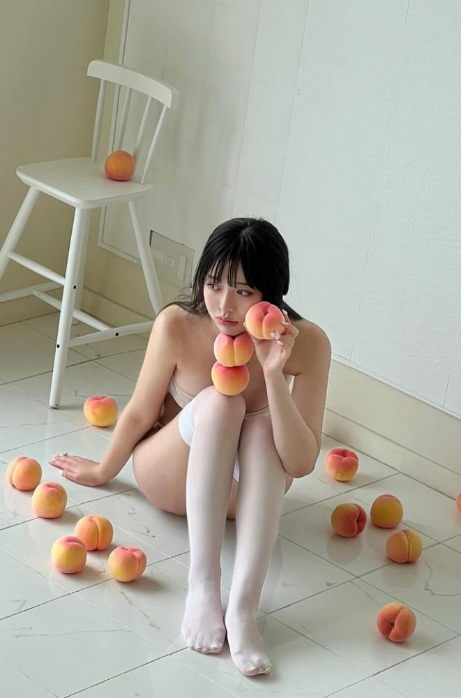 高鶴桃羽 激かわボインな水着グラビア画像！