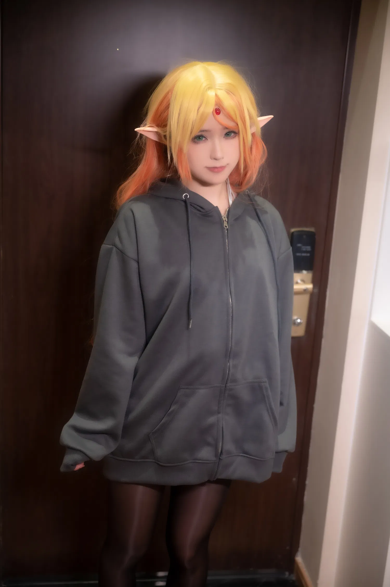 [Cosplay] Quan冉有点饿 异世界舅妈