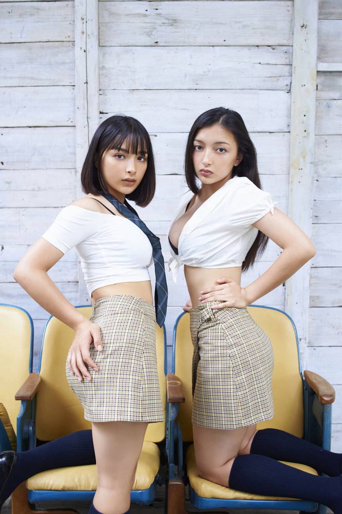 エリマリ ハーフ姉妹の水着グラビア画像！！