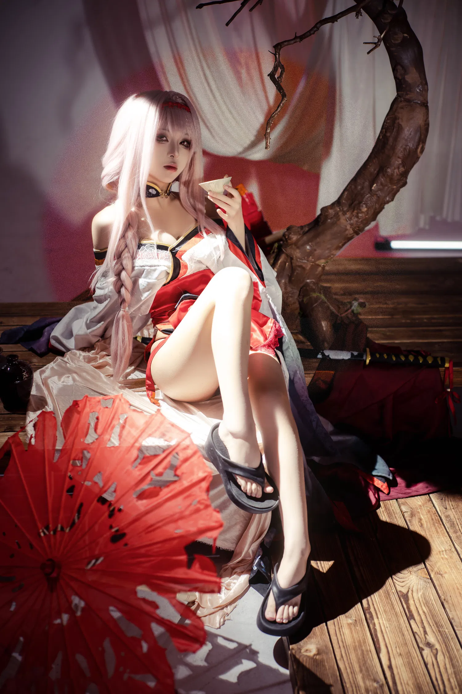 [Cosplay] 矢量鱼 Nikke胜利女神 暗莲