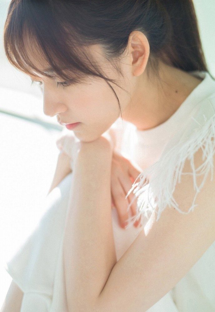 金川紗耶 美脚でスタイルが凄いグラビア画像！