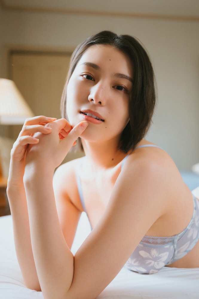 相楽伊織 けっこうボインな水着グラビア画像！