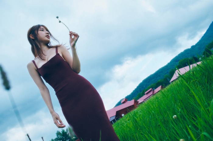 雪平莉左 グラマラス美女の水着グラビア画像！