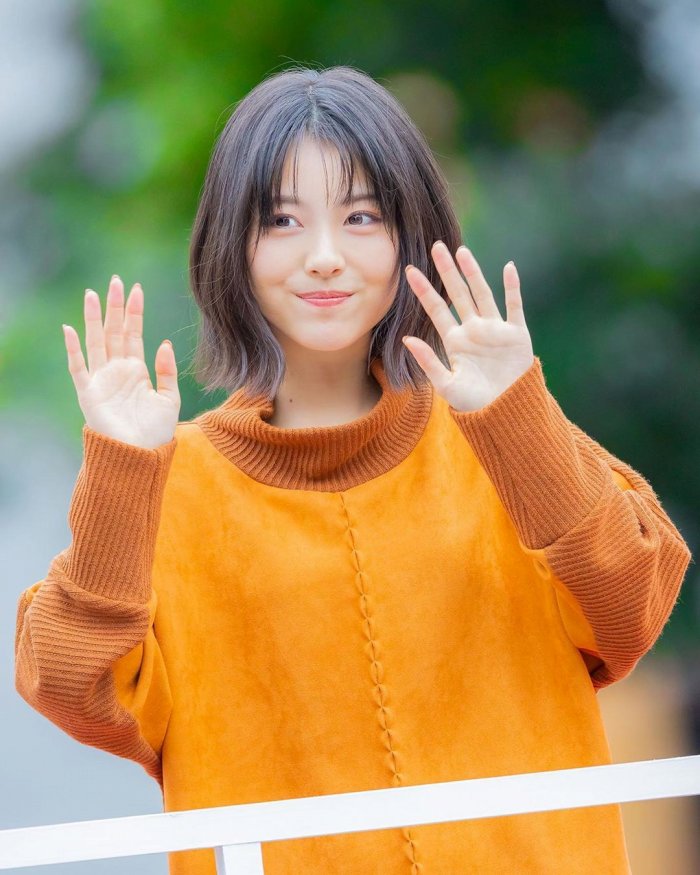 浜辺美波 鬼かわな水着＆浴衣グラビア画像！