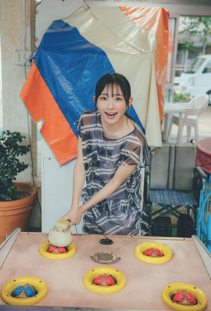 青山なぎさ 激かわな生脚＆タンクトップ画像！