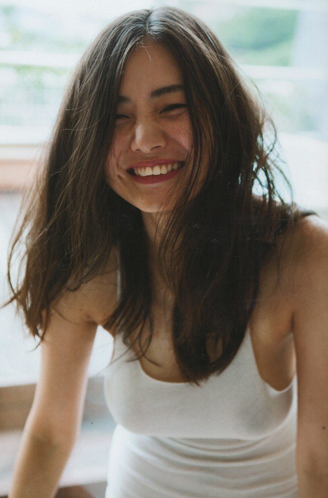 片山萌美 濡れ場ヌード＆水着グラビア画像！