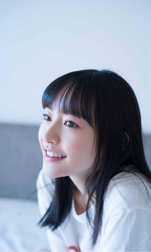 高崎かなみ 鬼かわな水着＆ランジェリー画像！