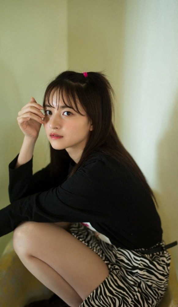 金川紗耶 美脚でスタイルが凄いグラビア画像！