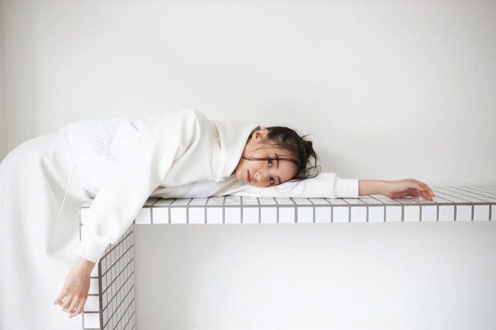 高田里穂 スタイル抜群な水着グラビア画像！