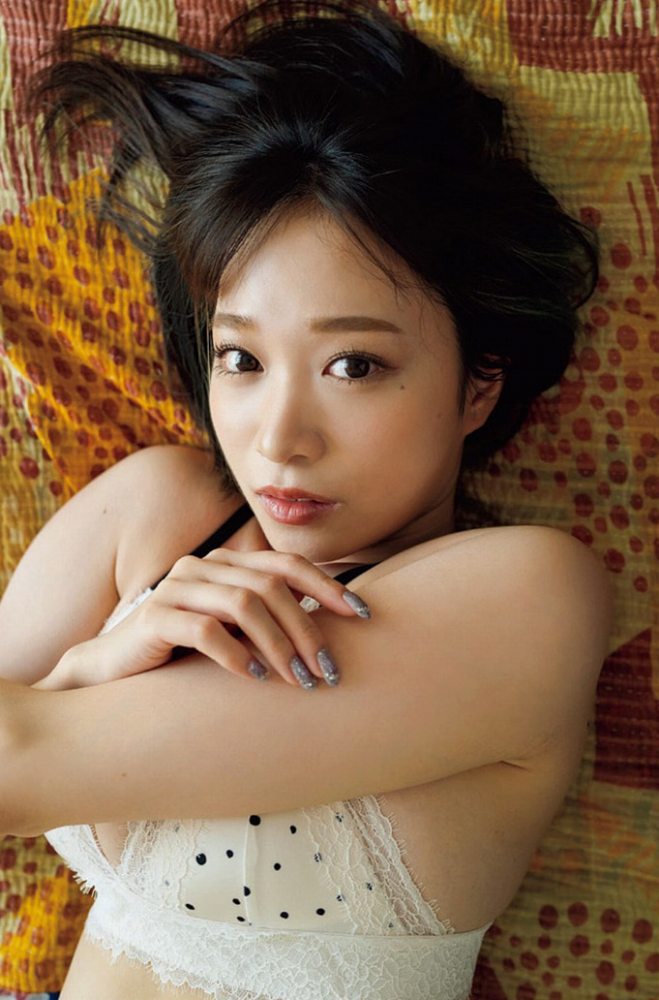 青井春 Iカップおっぱいの水着グラビア画像！