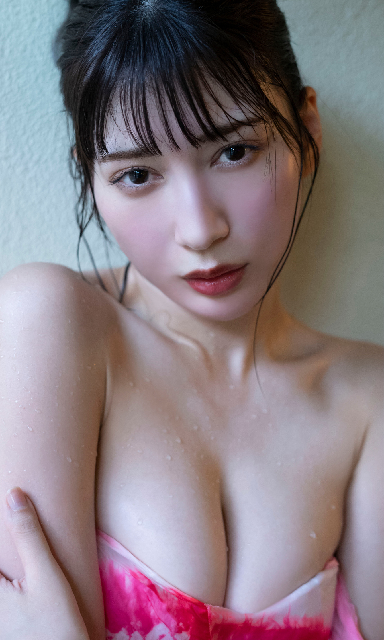 雪平莉左 グラマラス美女の水着グラビア画像！