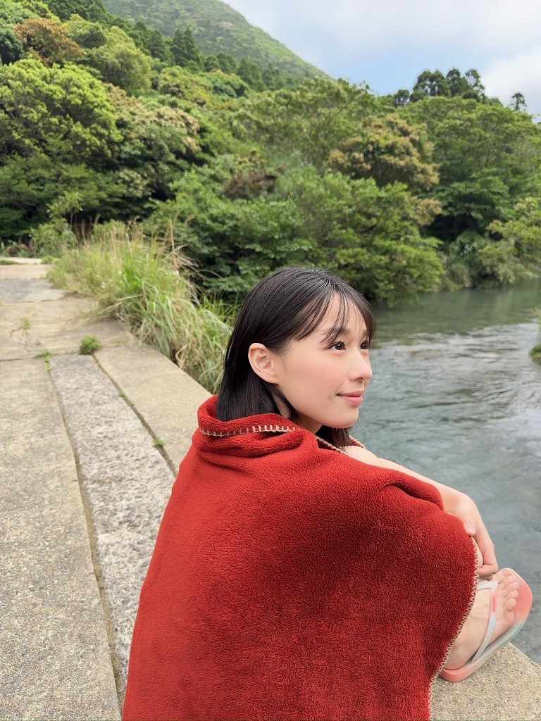 髙野真央 Gカップボインの水着グラビア画像！