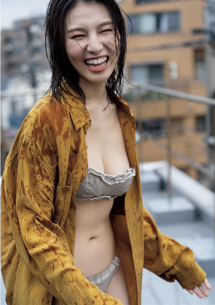 相楽伊織 けっこうボインな水着グラビア画像！