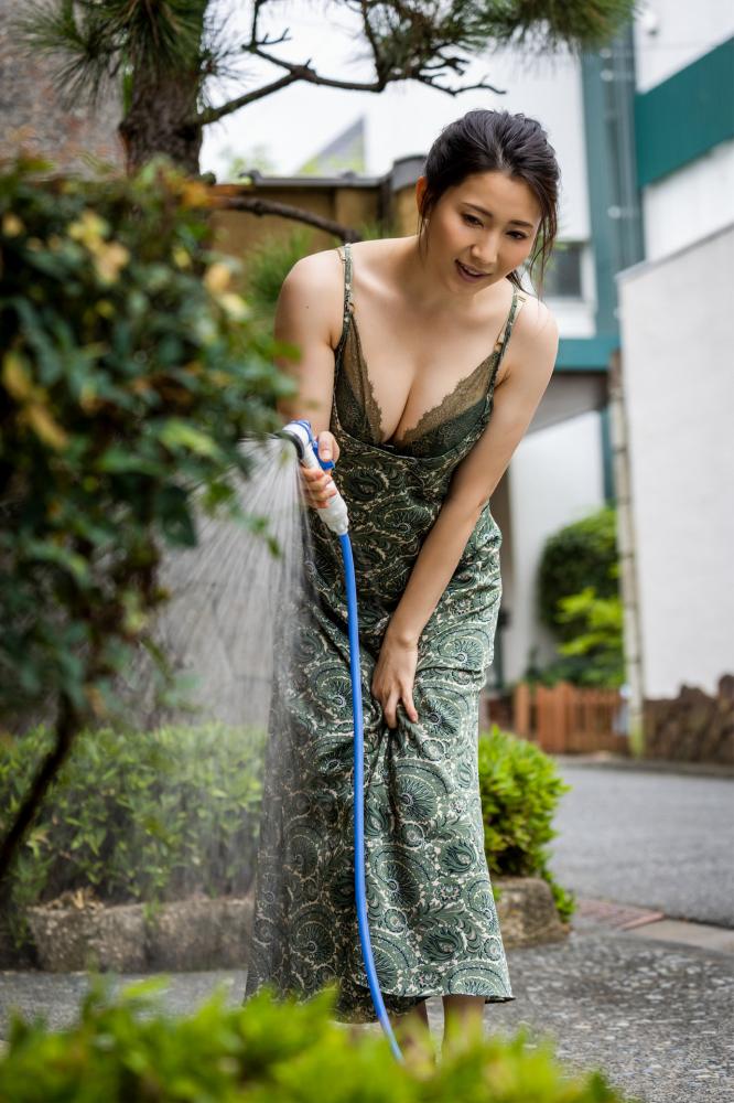 妃ひかり 国宝級Fカップおっぱいのヌード画像！