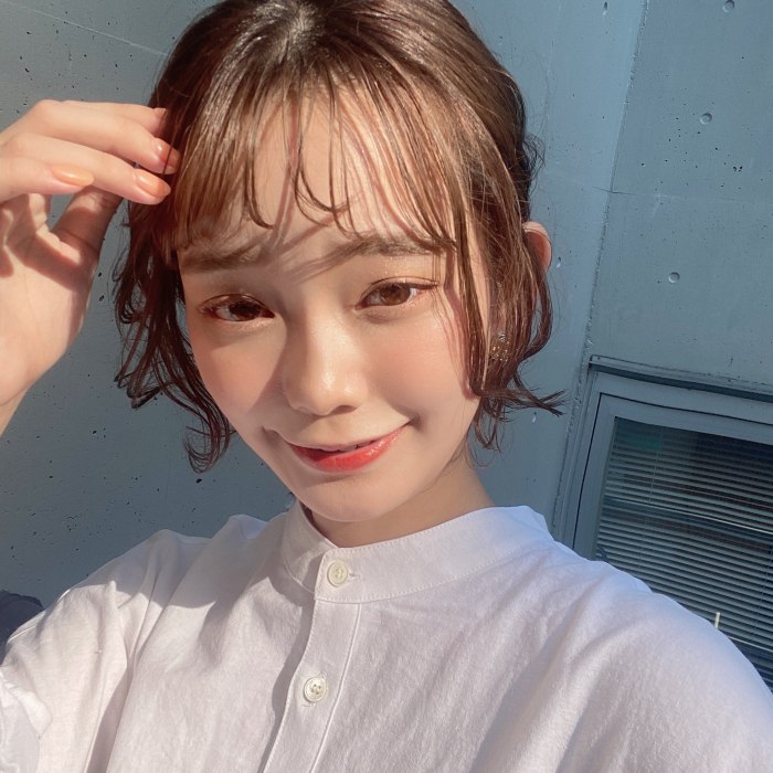 青戸しの Fカップボインな水着グラビア画像！