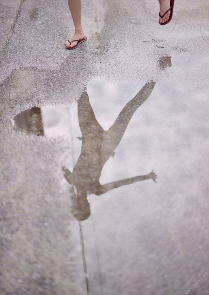 高田里穂 スタイル抜群な水着グラビア画像！