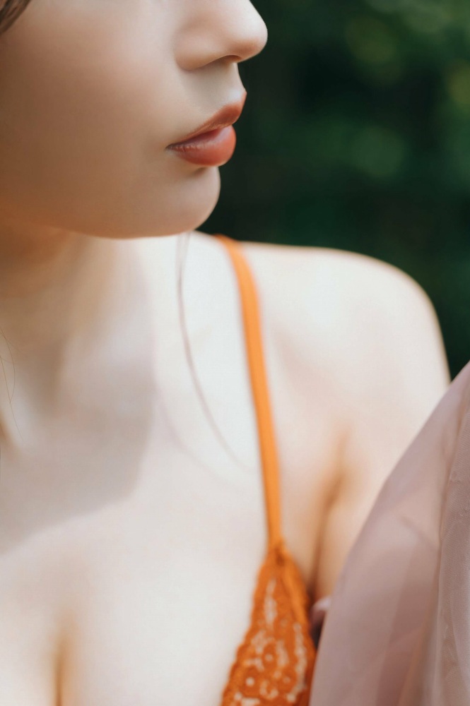 雪平莉左 グラマラス美女の水着グラビア画像！