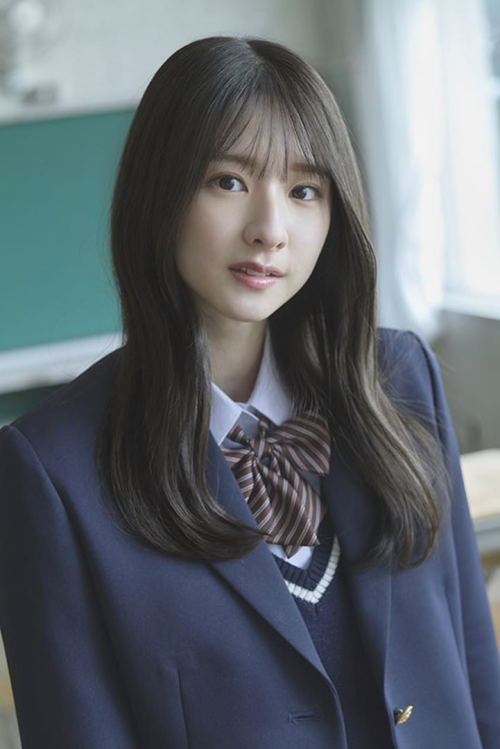 菅原咲月 すべすべ美脚の激かわグラビア画像！