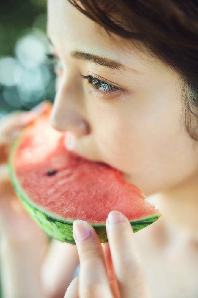 黒嵜菜々子 ふわふわボインの水着グラビア画像！