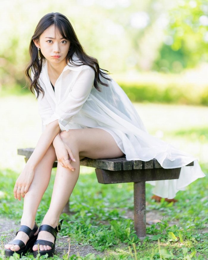 相沢菜々子 スタイル抜群な水着グラビア画像！