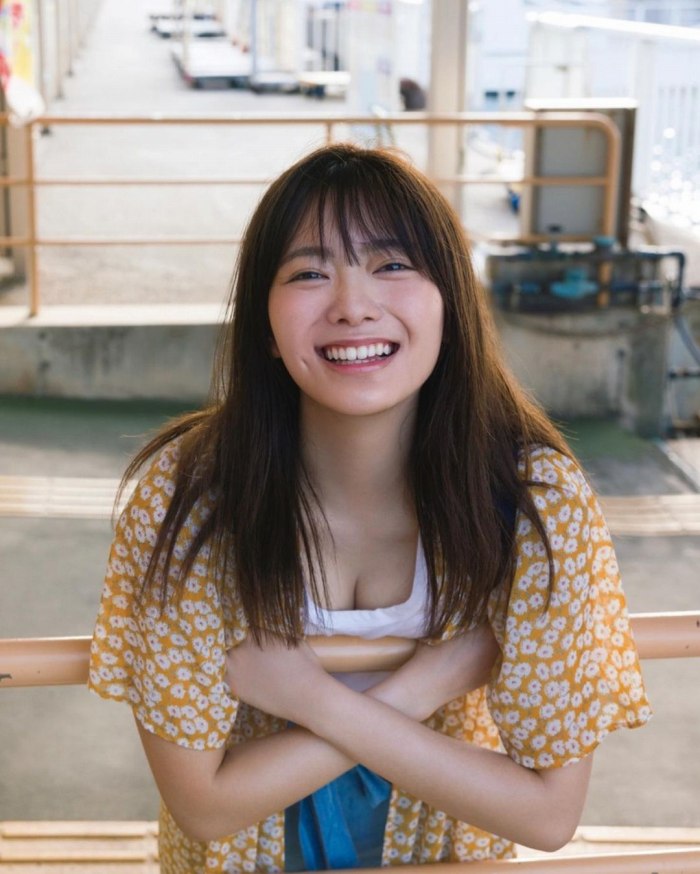 田村保乃 ナチュラルな激かわ水着グラビア画像！