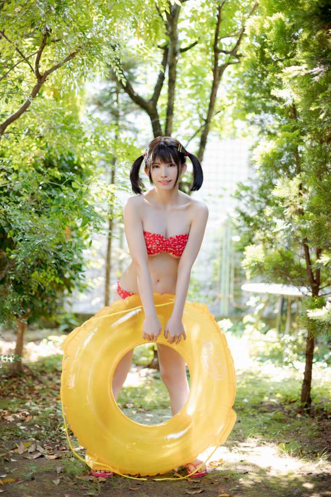 えなこ 過去のグラビア画像