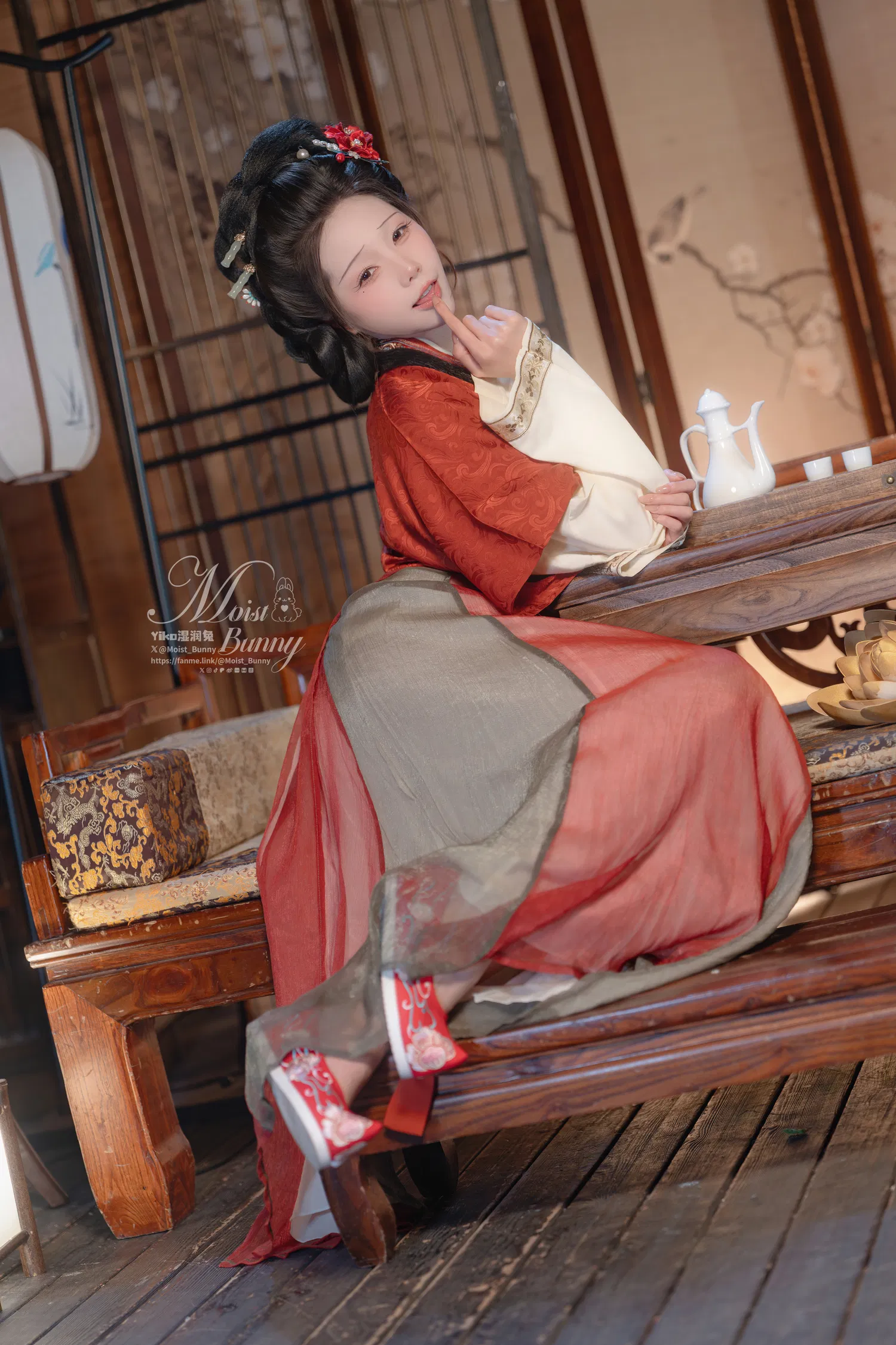 [Cosplay] Yiko湿润兔 2026年02月作品 快马加鞭·金莲迎春
