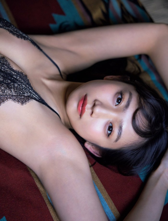 相沢菜々子 スタイル抜群な水着グラビア画像！