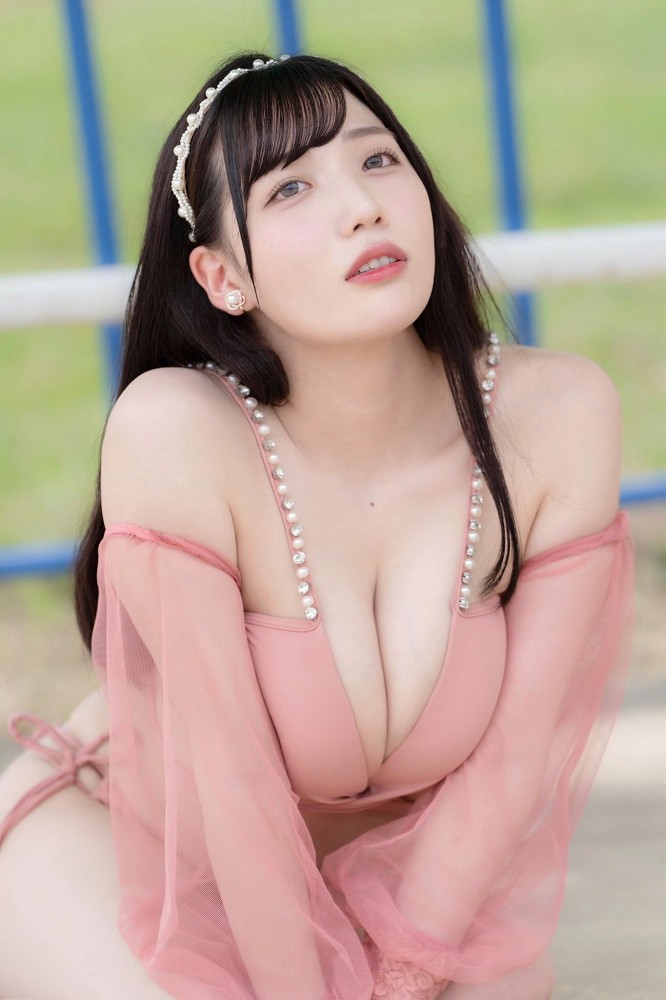 小日向優花 Iカップボインの水着グラビア画像！