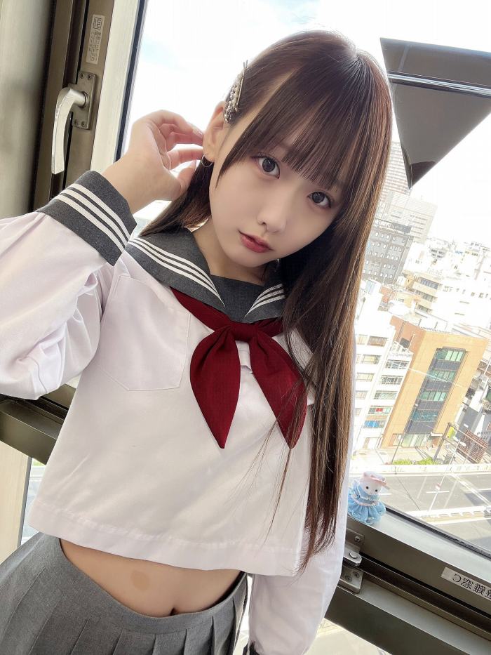 須羽こころ ふわふわバストの水着グラビア画像！