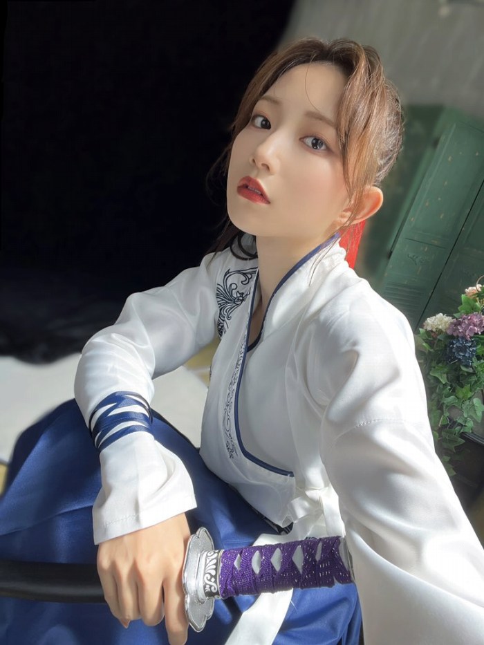 青山なぎさ 激かわな生脚＆タンクトップ画像！