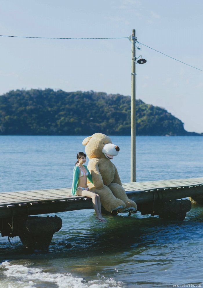 鈴木優香 ちょっと脱ぎすぎ水着グラビア画像！