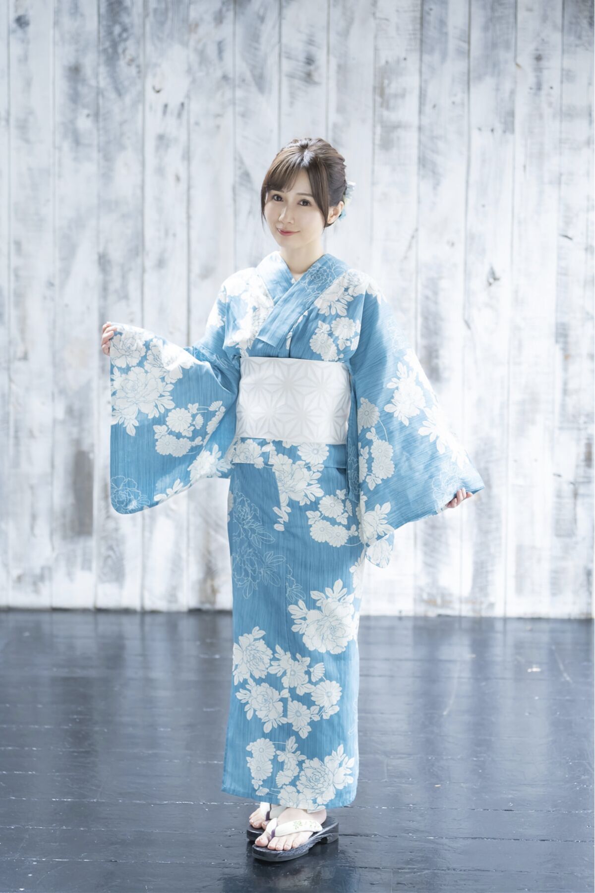 Minami Kojima 小島みなみ - 週刊実話デジタル写真集 濃いの欲しいの