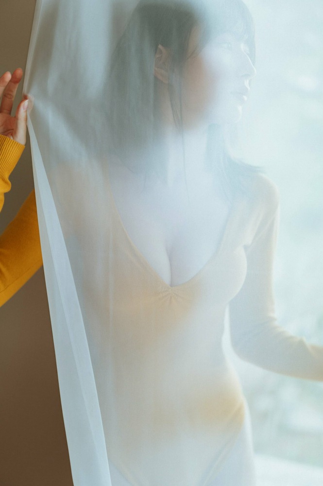 雪平莉左 グラマラス美女の水着グラビア画像！