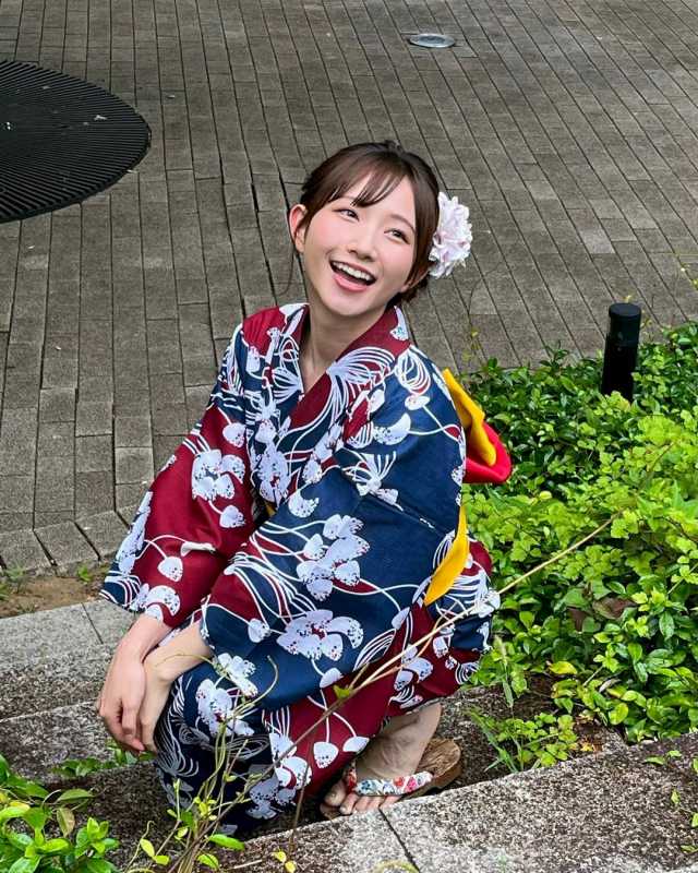 青山なぎさ 激かわな生脚＆タンクトップ画像！