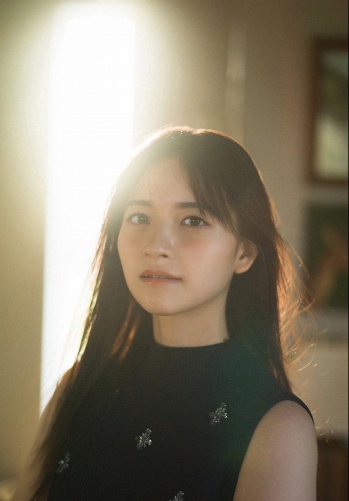 金川紗耶 美脚でスタイルが凄いグラビア画像！