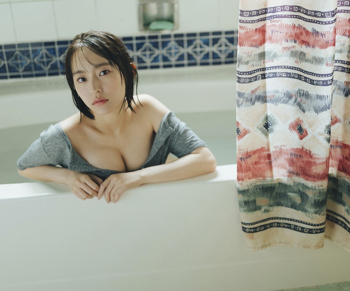 高崎かなみ 鬼かわな水着＆ランジェリー画像！