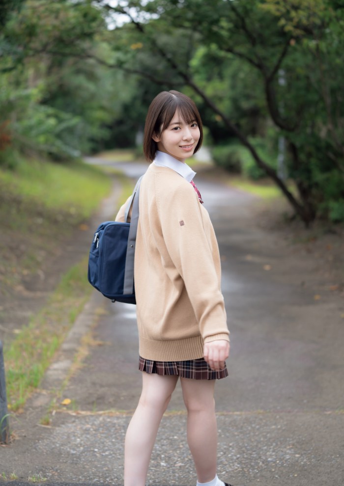 渡辺莉奈 鬼かわなタンクトップグラビア画像他！