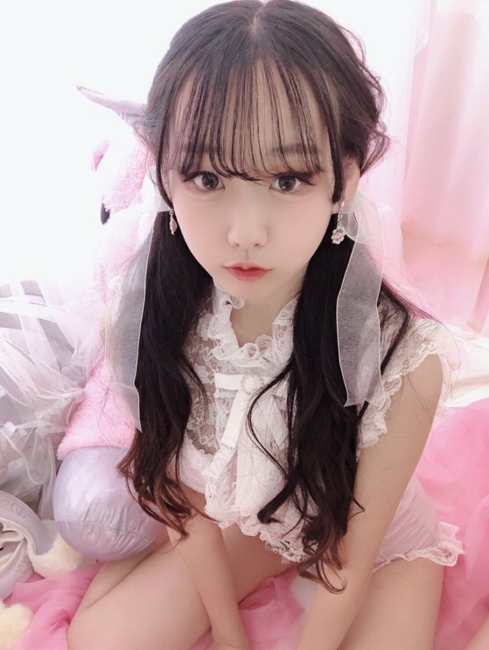 須羽こころ ふわふわバストの水着グラビア画像！