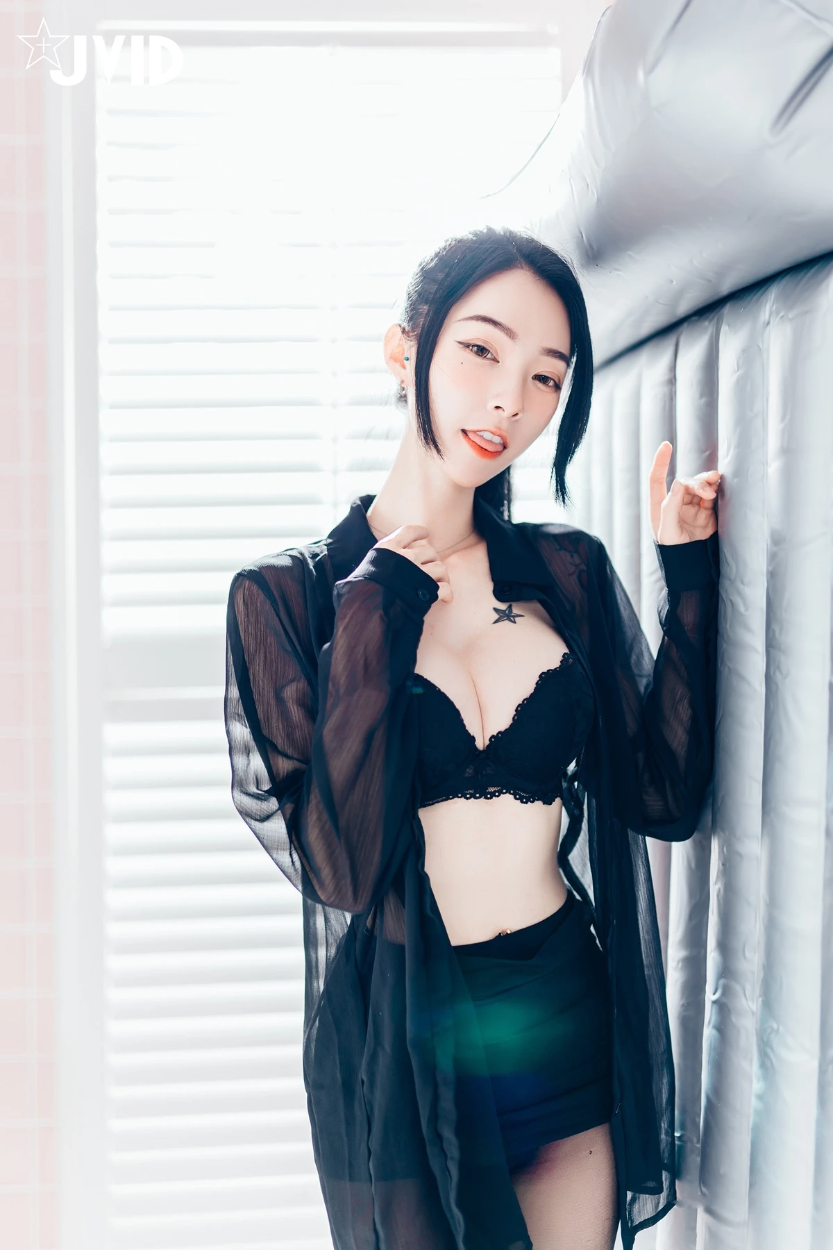 JVID Lele 樂樂 & 飄飄哥 – 上司新人下属 无内黑丝终极奥义 Set.01