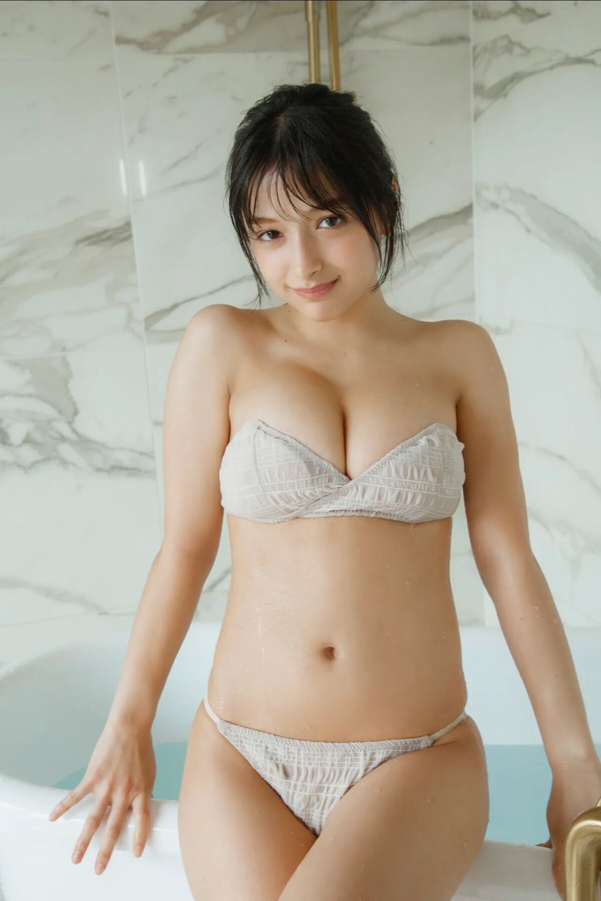 Marina Momose 百瀬まりな And Erika - FRIDAY Monthly Girl 055 エリマリ姉妹 Part02