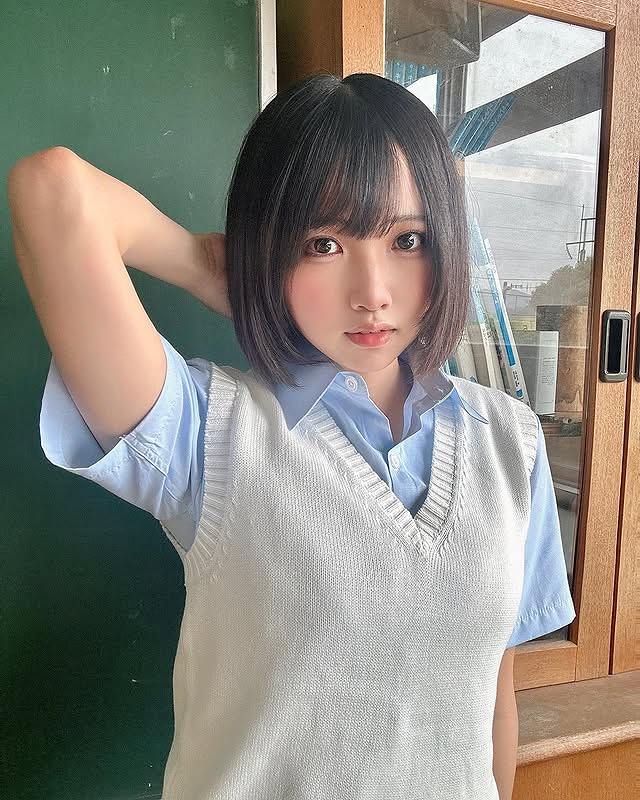 小倉あずさ 巨乳レイヤーの水着グラビア画像！