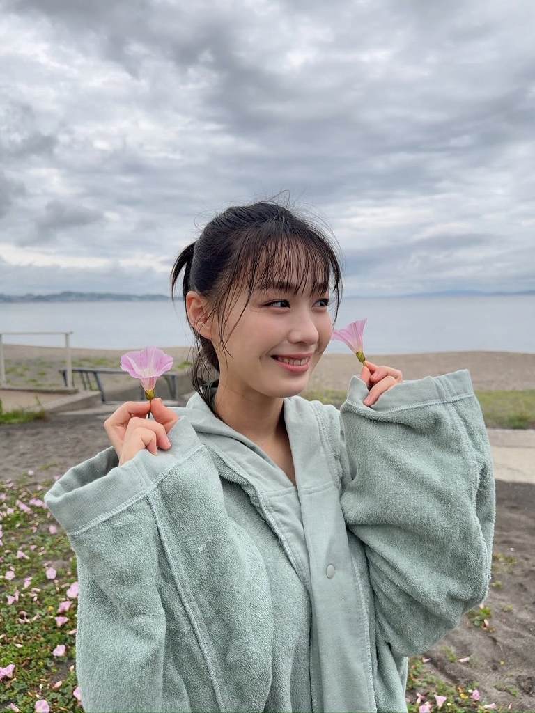 髙野真央 Gカップボインの水着グラビア画像！