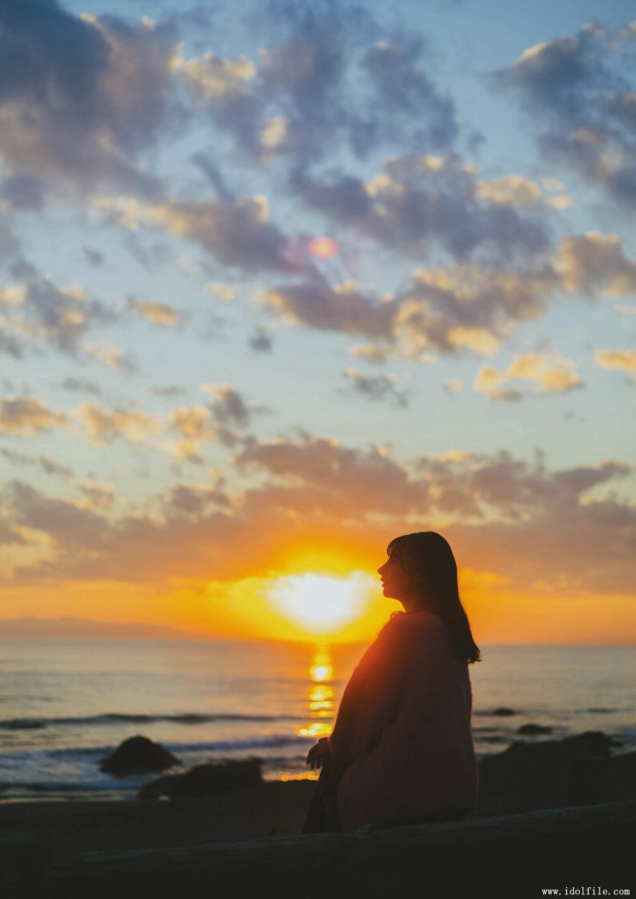 鈴木優香 ちょっと脱ぎすぎ水着グラビア画像！