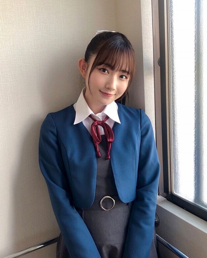 青山なぎさ 激かわな生脚＆タンクトップ画像！