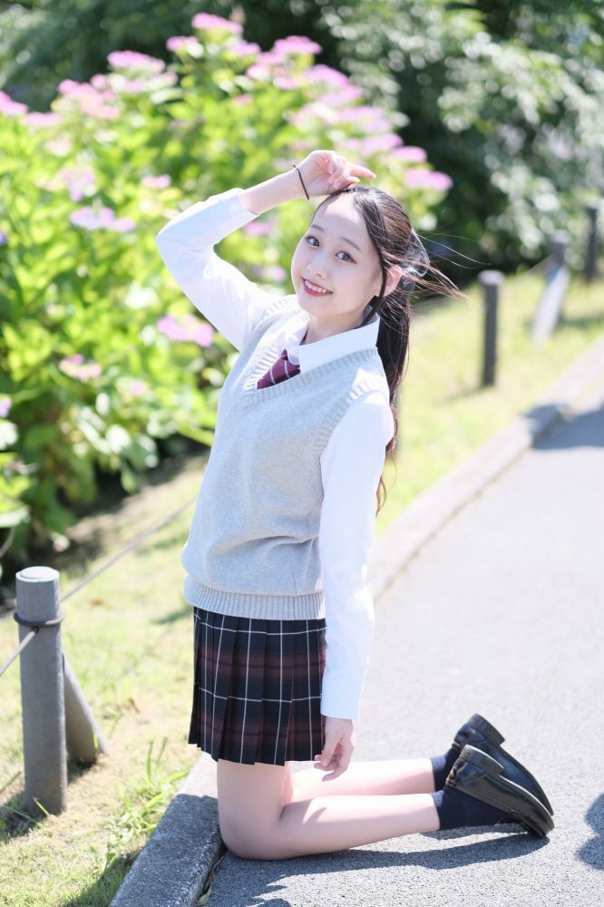 須羽こころ ふわふわバストの水着グラビア画像！